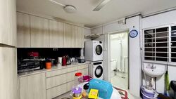 Blk 304 Fuchun Neighbourhood Centre (Woodlands), HDB Executive #529834571